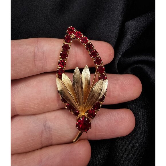 Rare Find Vintage Gold & Red Rhinestone Leaf Brooch Pin - Picture 4 of 5